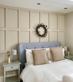The Courtyard by Chateau Anna, Central York - Free parking